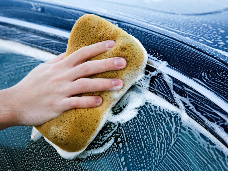 Lavar el carro con frecuencia Lavar el carro con frecuencia